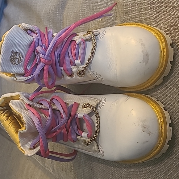 Timberland Boots White and Gold - Picture 2 of 5